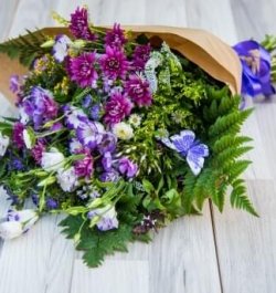 זר פרחים טיקי