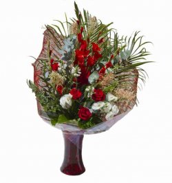 זר פרחים מדורג בעיצוב חזיתי