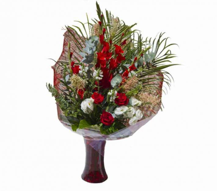 זר פרחים מדורג בעיצוב חזיתי