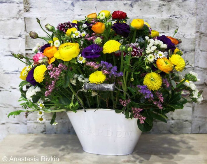 סידור פרחים צבעוני סידור פרחים מבולבל