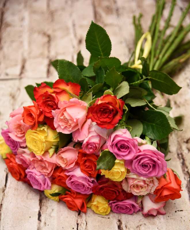 זר ורדים צבעוני
