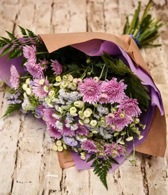 זר פרחים פליז זר פליז