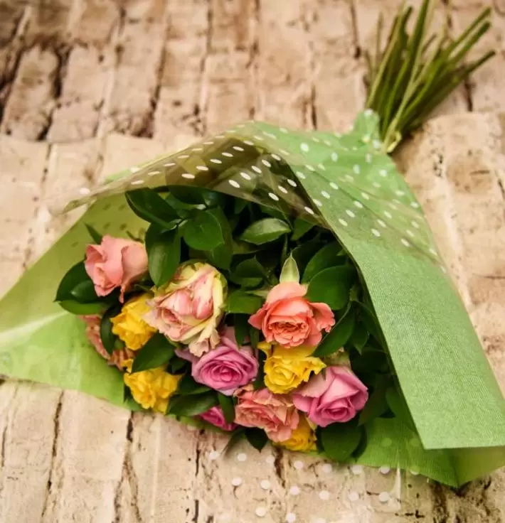 זר ביסלי זר פרחים ביסלי