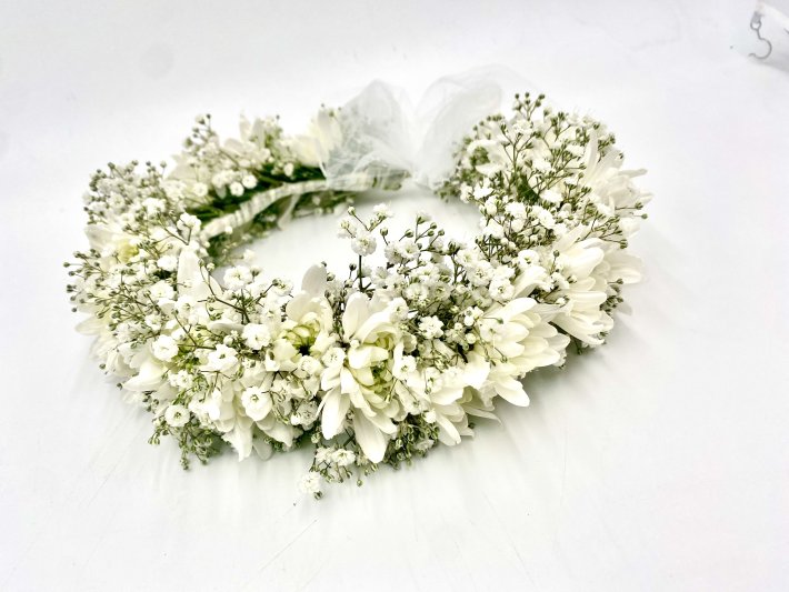 זר פרחים לבן לראש
